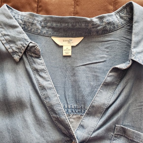 NWT - Sleeveless Tunic Blouse - Picture 2 of 4